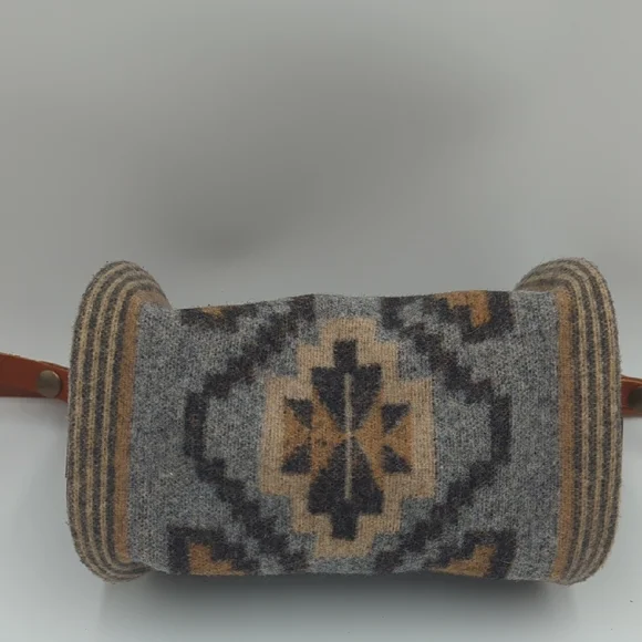 Pendleton Vintage Wool Crossbody Bag Tribal Print Zipper Leather Strap Women's - Picture 6 of 11